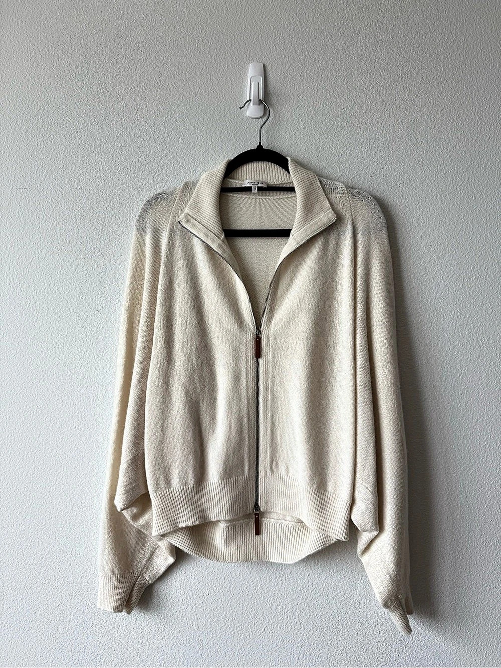 LAFAYETTE 148 NEW YORK
Kind Cashmere Oat Zip Front Cape